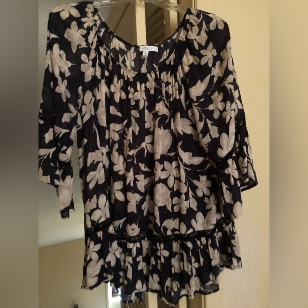 Large fever brand flows top with black stitch detail